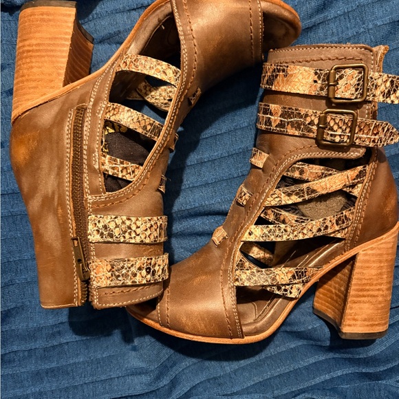Freebird Brown and Tan Strappy Ankle Boots size 8 great shape - Picture 2 of 10